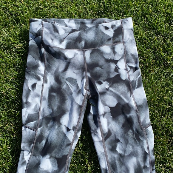 LULULEMON speed up crop 21β - Picture 7 of 15